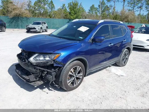 JN8AT2MT6HW139347 2017 NISSAN ROGUE - Image 2