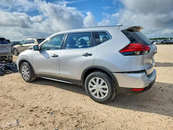 JN8AT2MT6HW140918 2017 NISSAN ROGUE - Image 2