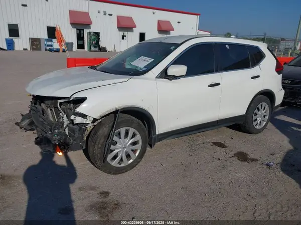 JN8AT2MT6HW141437 2017 NISSAN ROGUE - Image 2