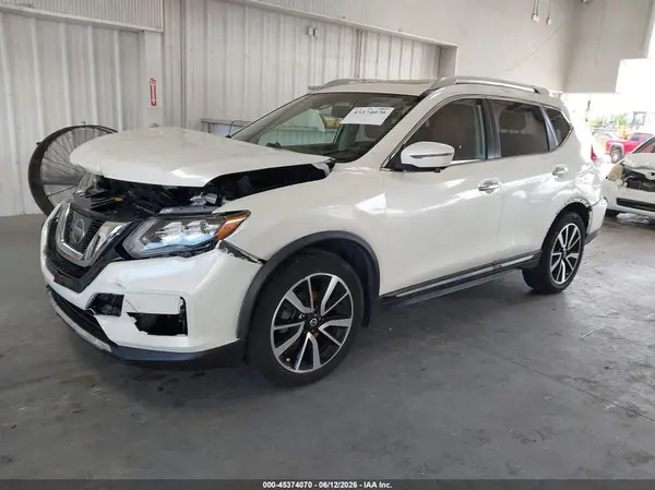 JN8AT2MT6HW142698 2017 NISSAN ROGUE - Image 2