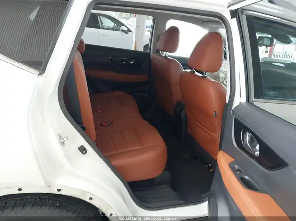 JN8AT2MT6HW142698 2017 NISSAN ROGUE - Image 8
