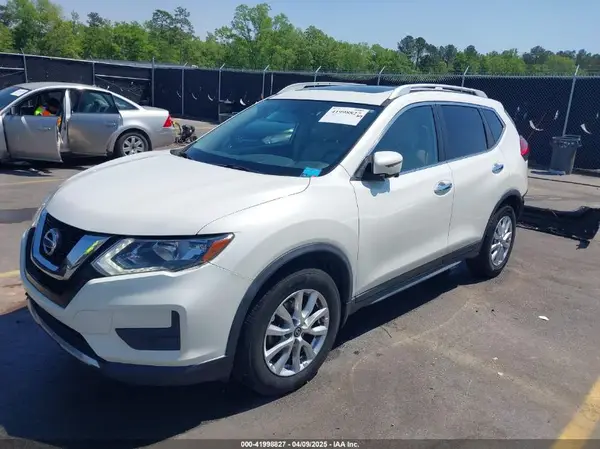 JN8AT2MT6HW144077 2017 NISSAN ROGUE - Image 2