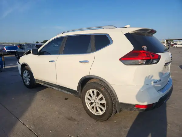 JN8AT2MT6HW144810 2017 NISSAN ROGUE - Image 2