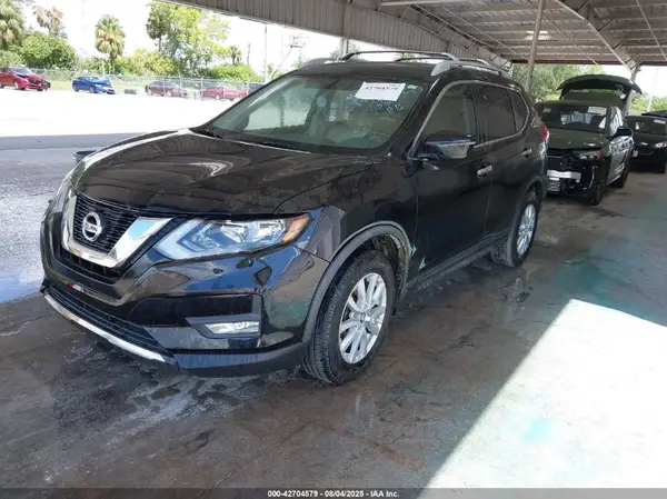 JN8AT2MT6HW146685 2017 NISSAN ROGUE - Image 2