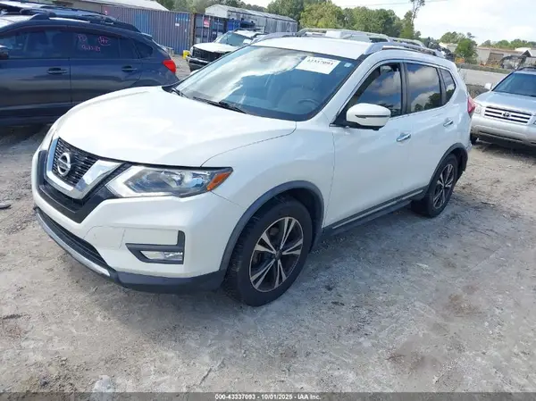 JN8AT2MT6HW147903 2017 NISSAN ROGUE - Image 2