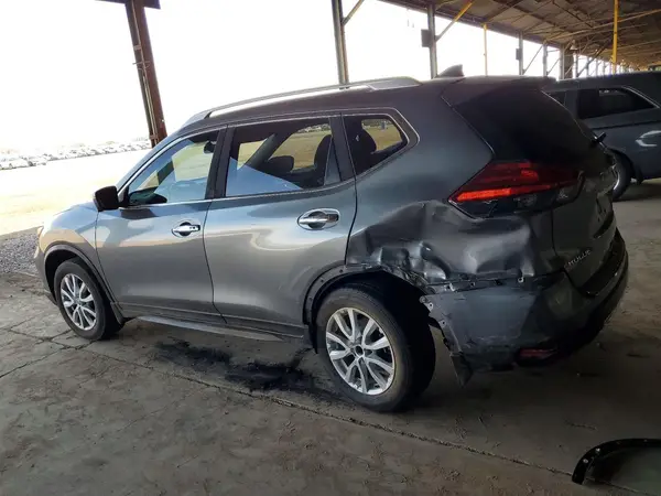 JN8AT2MT6HW147965 2017 NISSAN ROGUE - Image 2