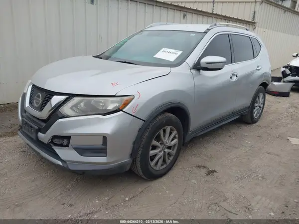 JN8AT2MT6HW153488 2017 NISSAN ROGUE - Image 2