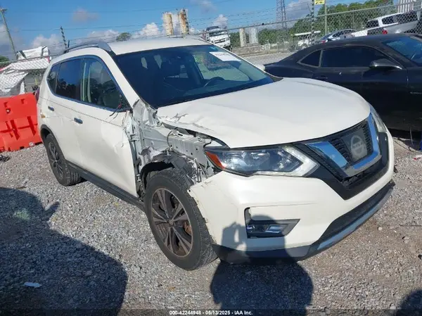 JN8AT2MT6HW154074 2017 NISSAN ROGUE - Image 1
