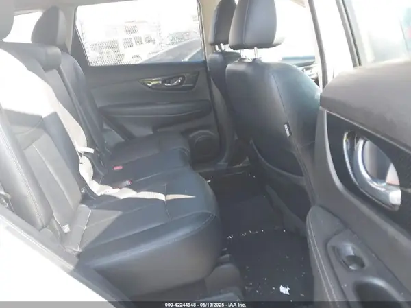 JN8AT2MT6HW154074 2017 NISSAN ROGUE - Image 8