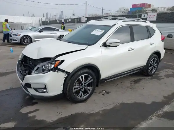 JN8AT2MT6HW154415 2017 NISSAN ROGUE - Image 2