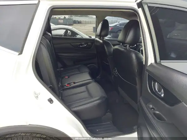 JN8AT2MT6HW154415 2017 NISSAN ROGUE - Image 8