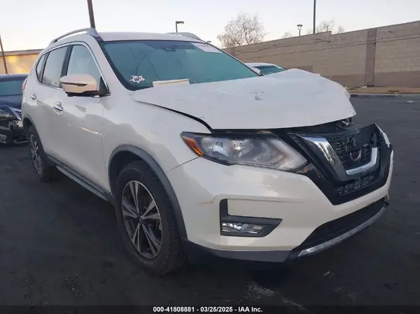 JN8AT2MT6HW154527 2017 NISSAN ROGUE - Image 1