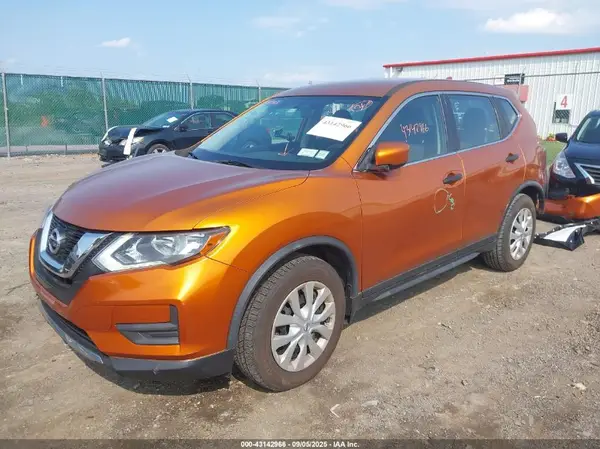 JN8AT2MT6HW388456 2017 NISSAN ROGUE - Image 2