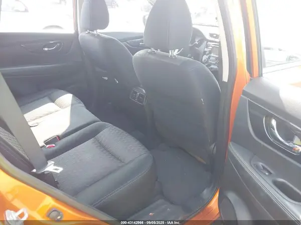 JN8AT2MT6HW388456 2017 NISSAN ROGUE - Image 8