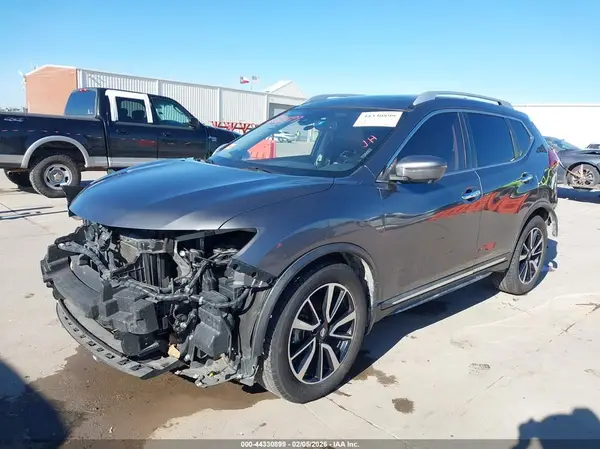 JN8AT2MT6HW396945 2017 NISSAN ROGUE - Image 2