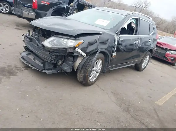 JN8AT2MT6HW397402 2017 NISSAN ROGUE - Image 2