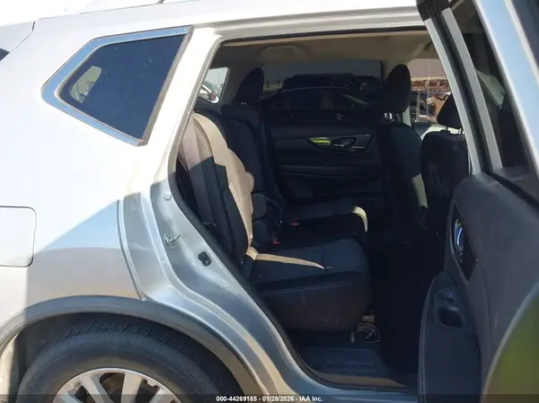 JN8AT2MT6HW398615 2017 NISSAN ROGUE - Image 8