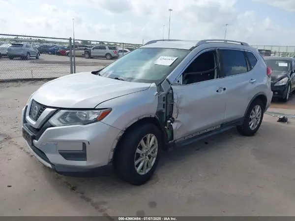 JN8AT2MT6HW402260 2017 NISSAN ROGUE - Image 2