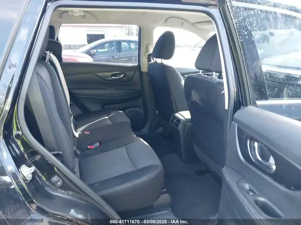 JN8AT2MT6HW402601 2017 NISSAN ROGUE - Image 8