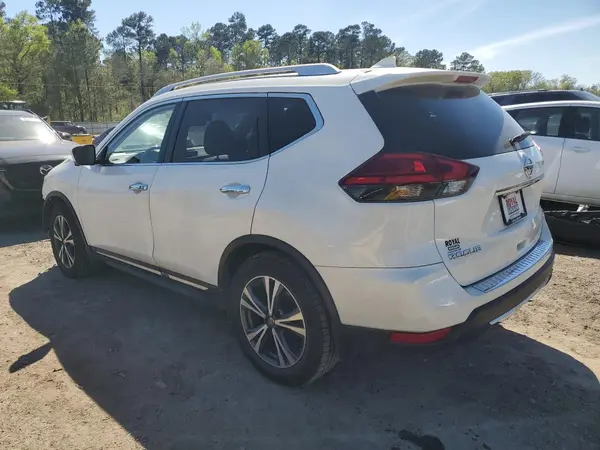JN8AT2MT6HW403215 2017 NISSAN ROGUE - Image 2