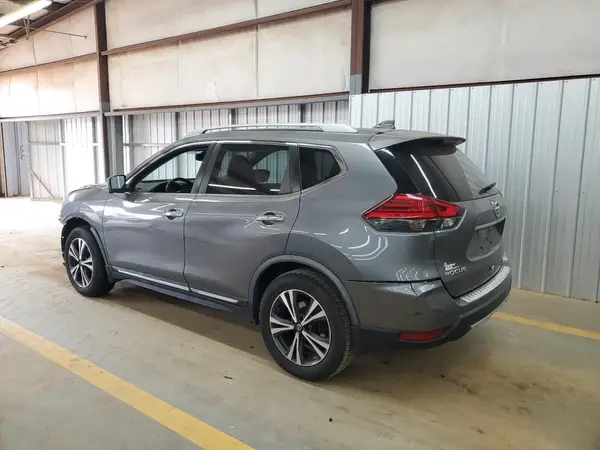 JN8AT2MT6HW405546 2017 NISSAN ROGUE - Image 2
