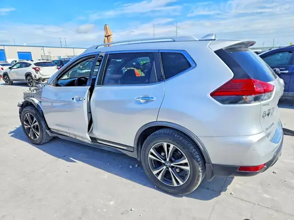 JN8AT2MT6HW407491 2017 NISSAN ROGUE - Image 2