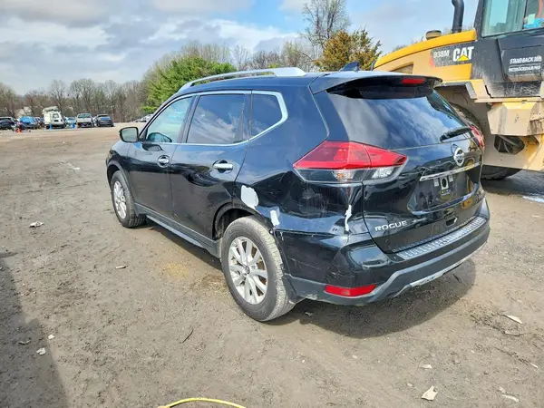 JN8AT2MT6JW450458 2018 NISSAN ROGUE - Image 2