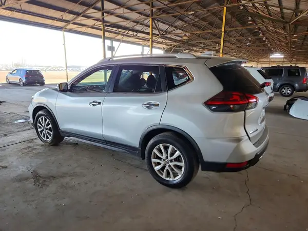 JN8AT2MT6JW455000 2018 NISSAN ROGUE - Image 2
