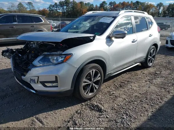 JN8AT2MT6JW461699 2018 NISSAN ROGUE - Image 2