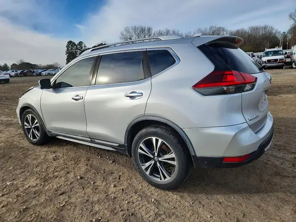 JN8AT2MT6JW464473 2018 NISSAN ROGUE - Image 2