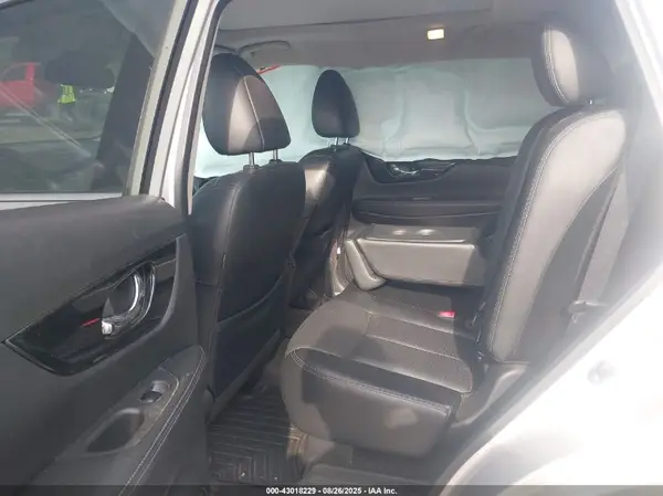 JN8AT2MT6JW470550 2018 NISSAN ROGUE - Image 8