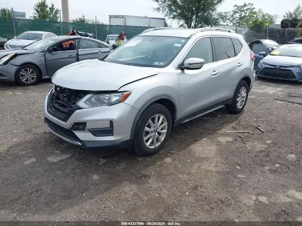 JN8AT2MT6JW486943 2018 NISSAN ROGUE - Image 2