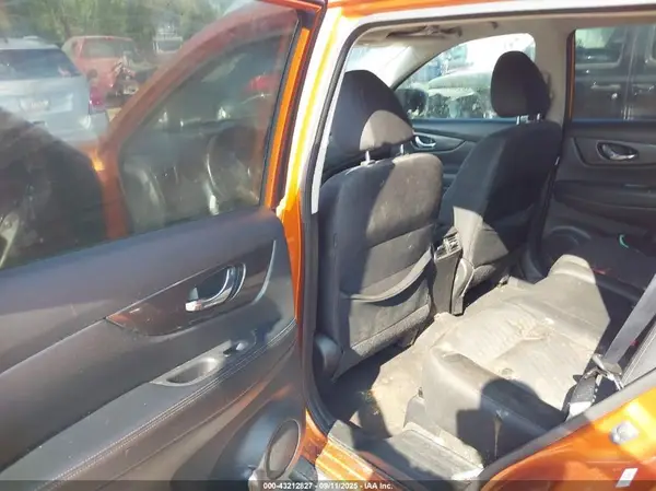 JN8AT2MT6JW487753 2018 NISSAN ROGUE - Image 8