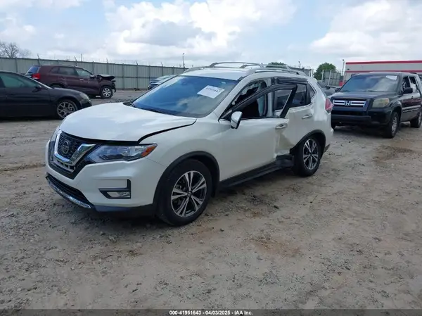 JN8AT2MT6KW258099 2019 NISSAN ROGUE - Image 2