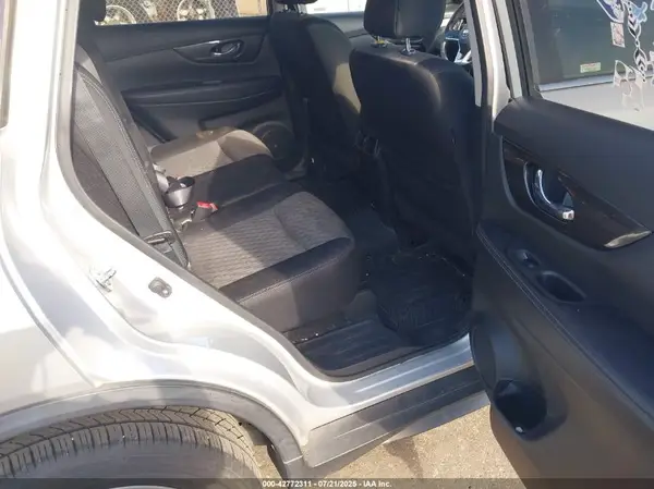 JN8AT2MT6KW258488 2019 NISSAN ROGUE - Image 8