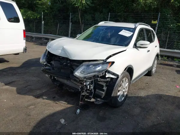 JN8AT2MT6KW261925 2019 NISSAN ROGUE - Image 2