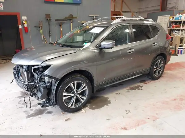 JN8AT2MT6KW263562 2019 NISSAN ROGUE - Image 2