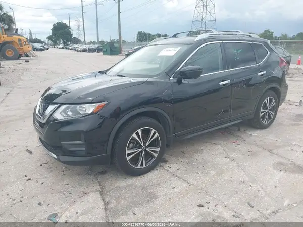 JN8AT2MT6KW264968 2019 NISSAN ROGUE - Image 2