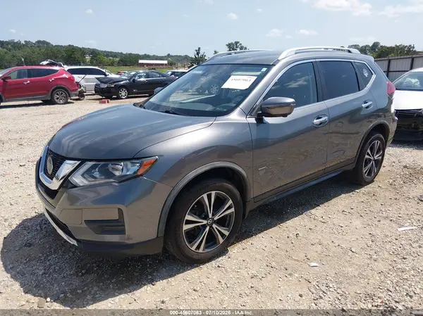 JN8AT2MT6KW266705 2019 NISSAN ROGUE - Image 2