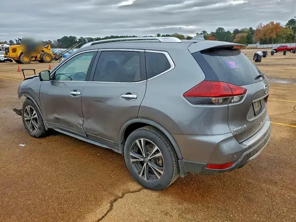 JN8AT2MT6KW268647 2019 NISSAN ROGUE - Image 2