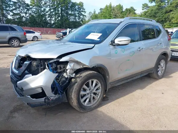 JN8AT2MT6KW501183 2019 NISSAN ROGUE - Image 2