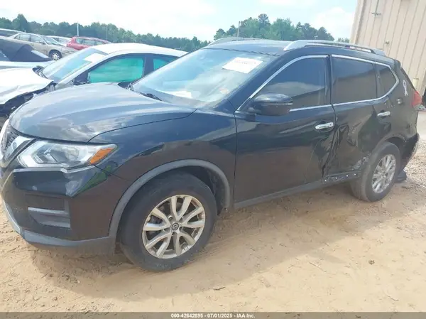 JN8AT2MT6KW504164 2019 NISSAN ROGUE - Image 2