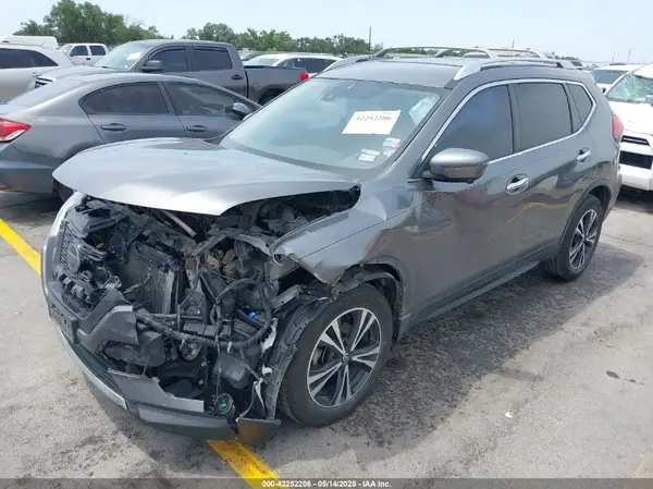 JN8AT2MT6LW000585 2020 NISSAN ROGUE - Image 2