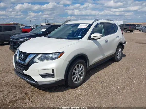 JN8AT2MT7HW130852 2017 NISSAN ROGUE - Image 2