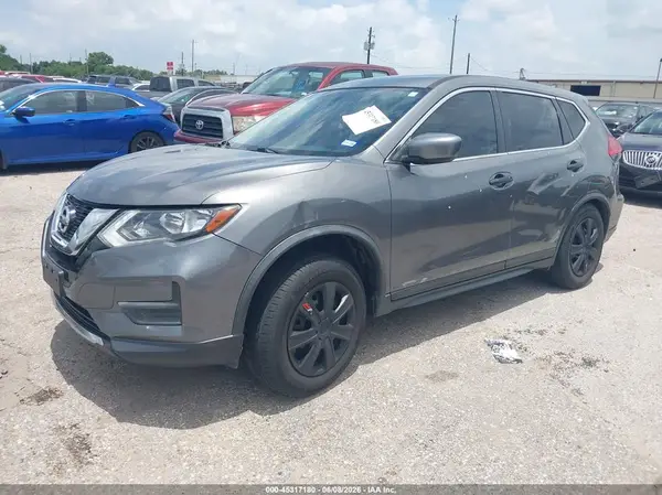 JN8AT2MT7HW133086 2017 NISSAN ROGUE - Image 2