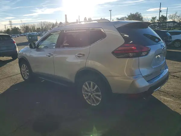 JN8AT2MT7HW133797 2017 NISSAN ROGUE - Image 2