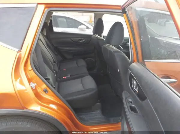 JN8AT2MT7HW133976 2017 NISSAN ROGUE - Image 8