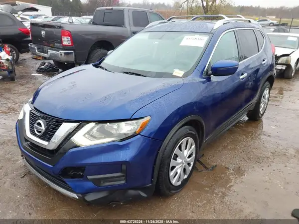 JN8AT2MT7HW136070 2017 NISSAN ROGUE - Image 2
