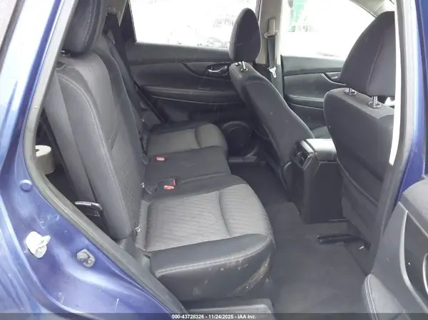 JN8AT2MT7HW136070 2017 NISSAN ROGUE - Image 8