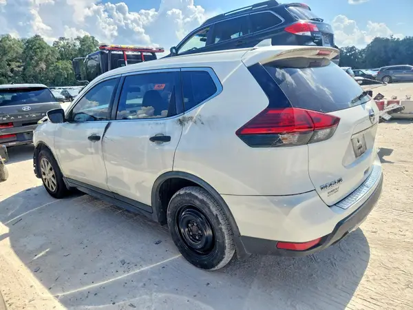 JN8AT2MT7HW140183 2017 NISSAN ROGUE - Image 2